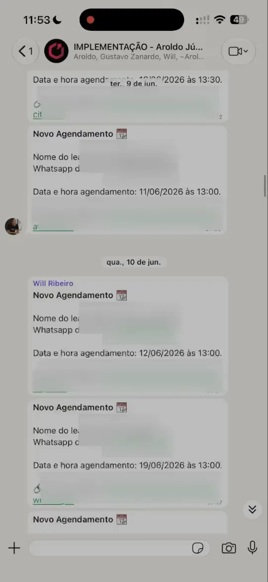 Rolagem pelo grupo do Aroldo mostrando um card de Novo Agendamento atrás do outro, com o contato do lead coberto
